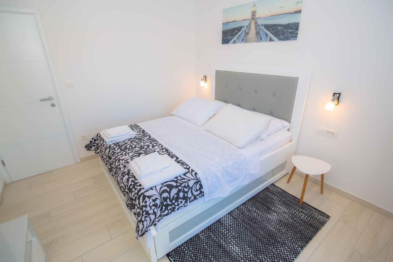 Apartments In Rogoznica 40364 Eksteriør bilde